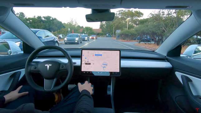 Un mes gratis de conducción autónoma para los clientes de Tesla