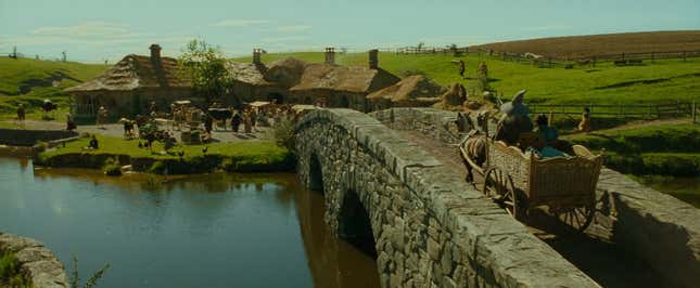 Image for article titled The Fellowship of the Rings' Introduction to the Shire Is Perfect
