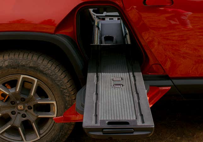 Image for article titled Your Guide To The 2022 Rivian R1T Electric Pickup's Incredible Gadgets