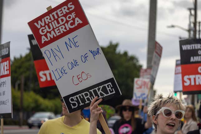 Image for article titled The best signs from the Writers&#39; Strike picket line (so far)