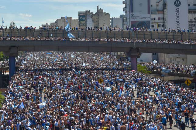 Image for article titled Millions of Fans Take Over Roads and Highways of Buenos Aires During World Cup Celebration
