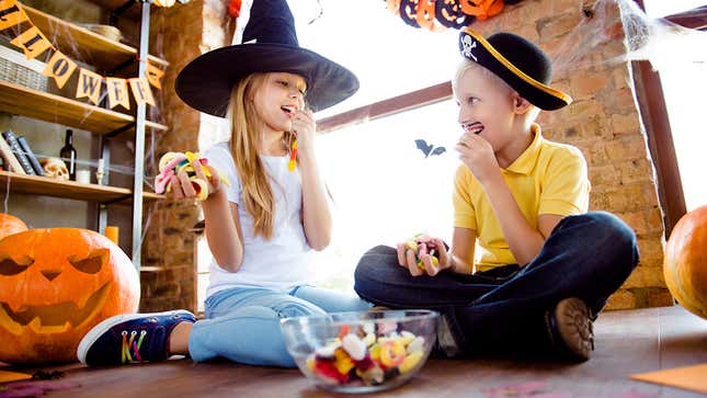 Image for article titled Trick-Or-Treating Dangers Every Parent Should Watch Out For
