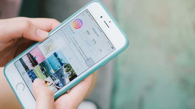 Image for article titled You Can Stop Instagram From Sharing Your Posts on Facebook