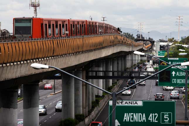 The Mexico City Metro System Runs On WhatsApp And FaceBook