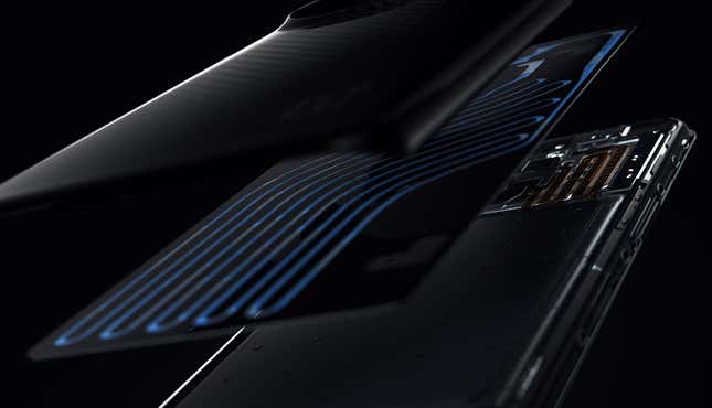 Imagen para el artículo titulado OnePlus se suma a la moda del Nothing Phone y decora su último móvil con LEDs en la parte trasera