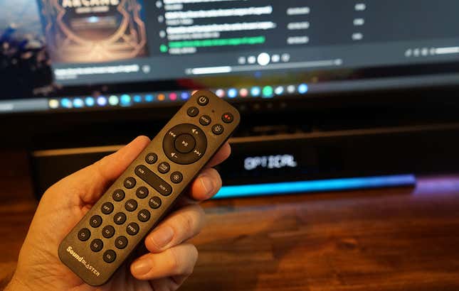 El mando a distancia de la barra de sonido SoundBlaster V2X