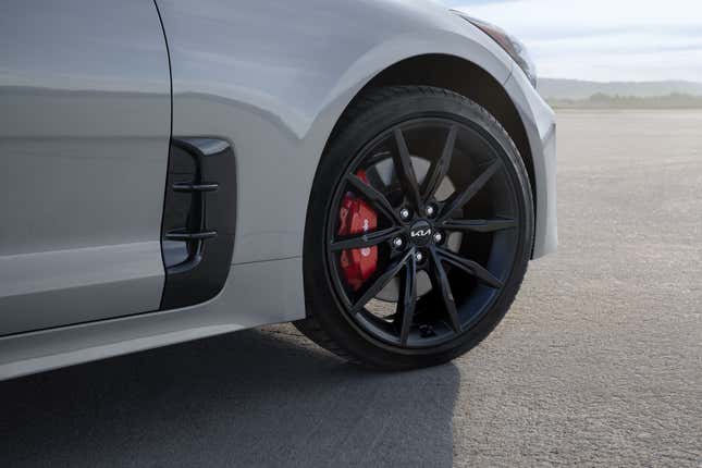 Image for article titled 2022 Kia Stinger Scorpion Edition Looks Different Than The Regular Stinger And That's It