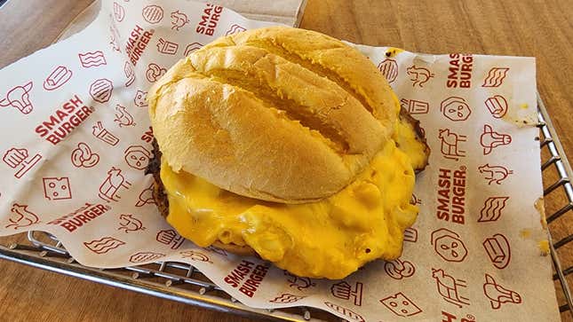 Image for article titled Smashburger’s S’mac &amp; Cheese Burger Is More Impressive Than You Think