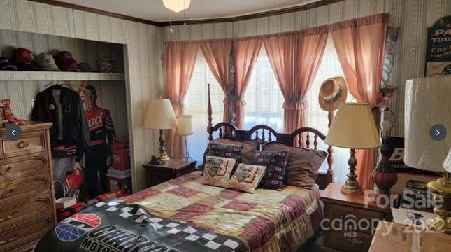Image for article titled I Can't Stop Thinking About The Dale Earnhardt House