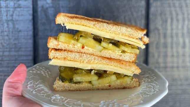 Image for article titled The Pickle Sandwich Deserves Your Respect