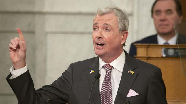 Phil Murphy, Gouverneur von New Jersey, spricht während der Rede zur Lage des Staates 2023 im New Jersey State House in Trenton, New Jersey, USA, am Dienstag, den 10. Januar 2023. Murphy schlug vor, die Zahl der Spirituosenlizenzen im Bundesstaat zu erhöhen und Küstenstädten Mittel zur Modernisierung ihrer Promenaden zur Verfügung zu stellen.