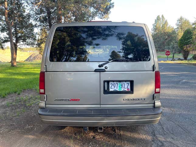 Image for article titled At $3,900, Could This 2004 Chevy Astro AWD Get You To Add A Van To Your Plan?