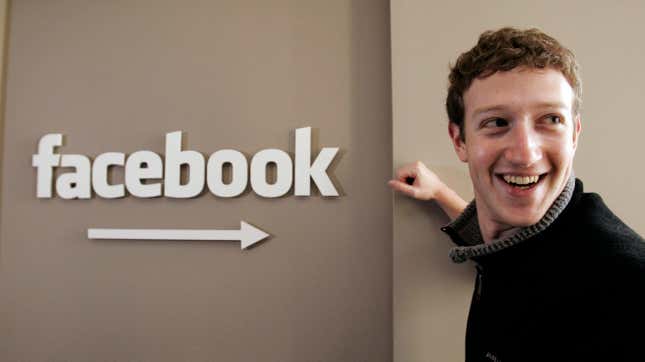 Mark Zuckerberg en los cuarteles de Facebook en 2010. La red social acaba de cambiar lo que vemos en los perfiles
