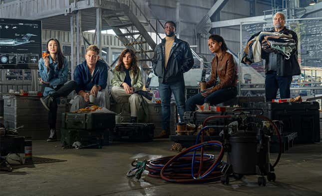 LIFT - (L to R) YunJee Kim as Mi-Su, Billy Magnussen as Magnus, Úrsula Corberó as Camila, Kevin Hart as Cyrus, Gugu Mbatha-Raw as Abby and Vincent D’Onofrio as Denton in Lift.
