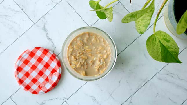 Image for article titled Make Overnight Oats in an Almost-Empty Jam Jar
