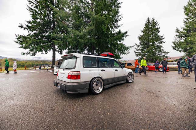 Image for article titled Longroof Fanatics Celebrate Luggage Space At WagonFest