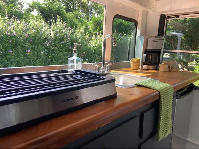 Image for article titled This Gorgeous School Bus RV Conversion Looks Nicer Than Some Houses, But Is It Worth $33,500?