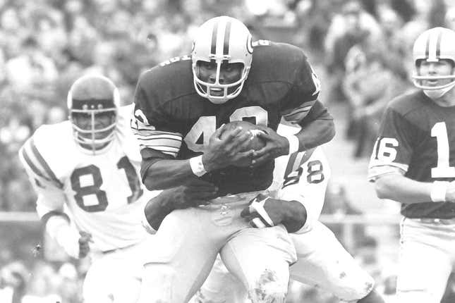 Green Bay Packers&#39; John Brockington (42) runs the ball against the Minnesota Vikings at Lambeau Field on Oct. 29, 1972. The Vikings defeated the Packers 27-13, one of only four regular-season losses for Green Bay.