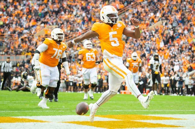 Tennessee quarterback Hendon Hooker (5) runs into the end zone for a touchdown during a game between Tennessee and Missouri in Neyland Stadium, Saturday, Nov. 12, 2022.

RANK 1 Volsmizzou1112 1558