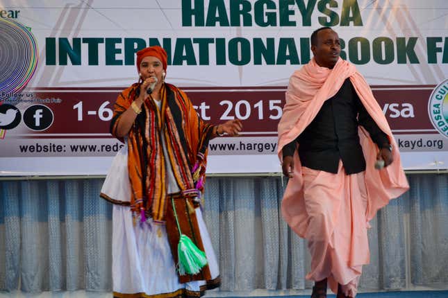 Traditional Somaliland musicians brought guests to their feet early at the book fair with stirring renditions of classic songs