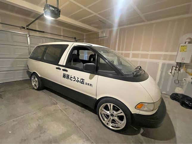 Image for article titled At $6,750, Could You Be Egged Into Buying This 1993 Toyota Previa LE?