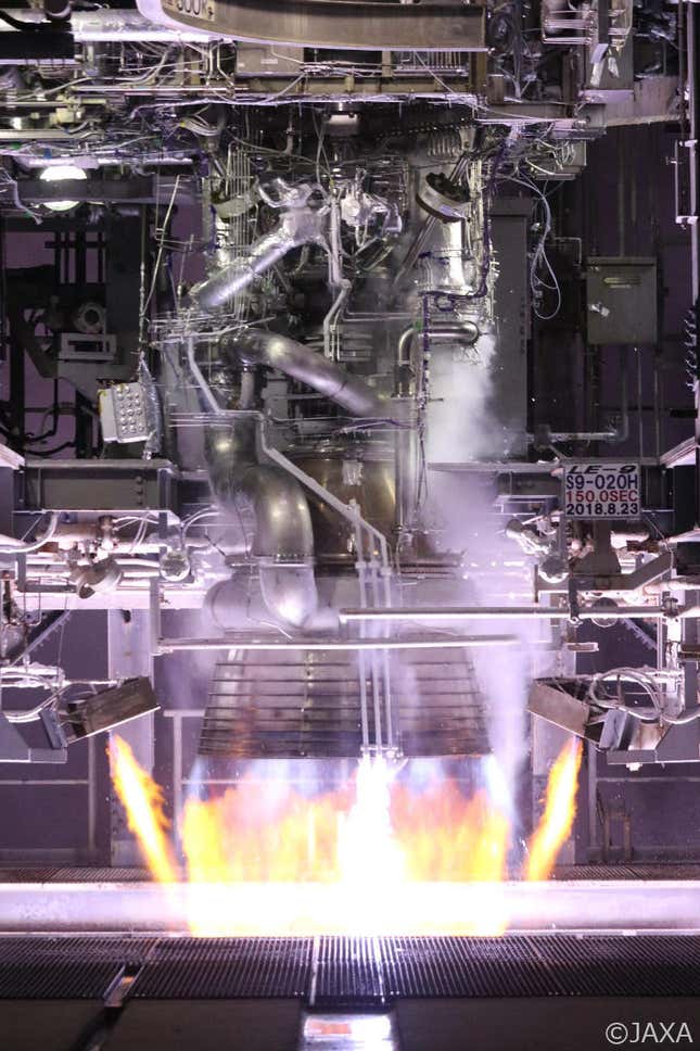 The LE-9 engine during a firing test.