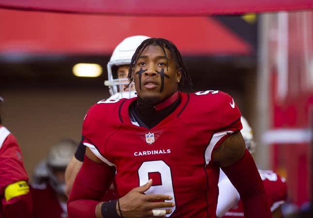 Nov 27, 2022; Glendale, Arizona, USA; Arizona Cardinals linebacker Isaiah Simmons (9) against the Los Angeles Chargers at State Farm Stadium.