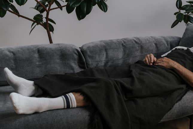 Imagen para el artículo titulado Dormir con los calcetines puestos ayuda a conciliar el sueño