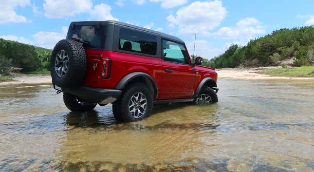 Image for article titled Best Reviews 2021: The 2021 Ford Bronco Is The Compromised Off-Road Beast You Dreamed It Would Be