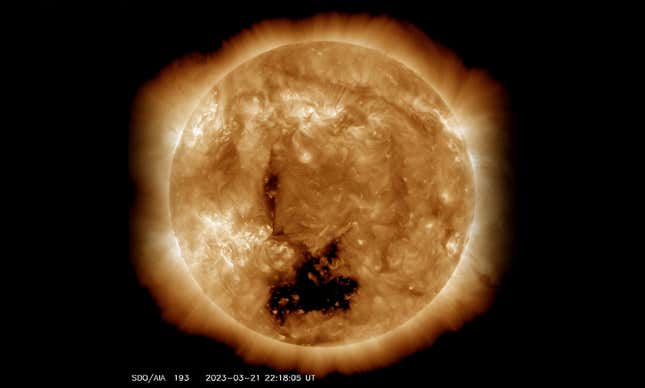 El agujero captado en el Sol el pasado 21 de marzo de 2023 por el Observatorio de dinámicas solares de la NASA.
