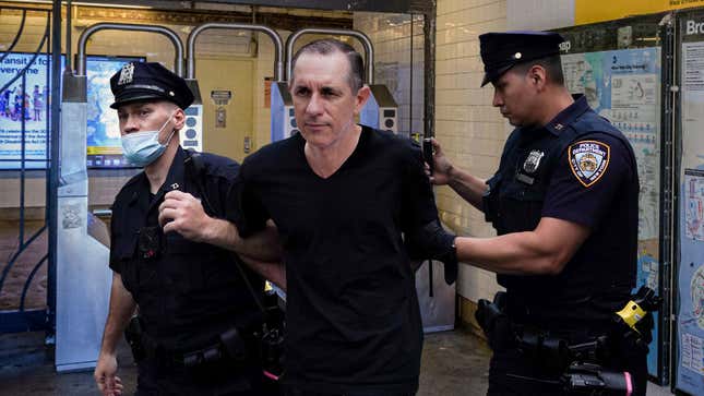 Image for article titled NYPD Arrests Colombian Turnstile Lord Behind Massive Turnstile-Jumping Ring