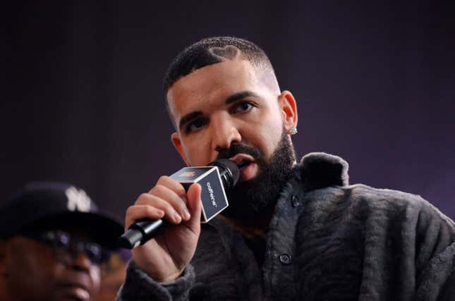 Image for article titled Drake Cancels Young Money Reunion Show