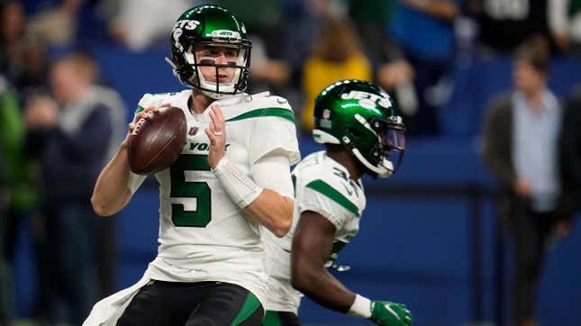 Jets QB White's jersey, game ball on display at HOF