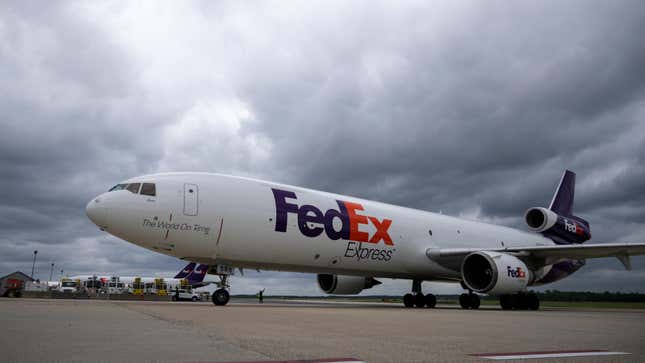 fedex-cargo-plane-nearly-collides-with-southwest-flight-in-aus