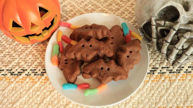 Image for article titled Your Halloween Party Needs These Chocolate Peanut Butter Bat Cookies