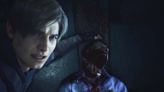 Leon grimaces at a corpse in the RE2 remake.