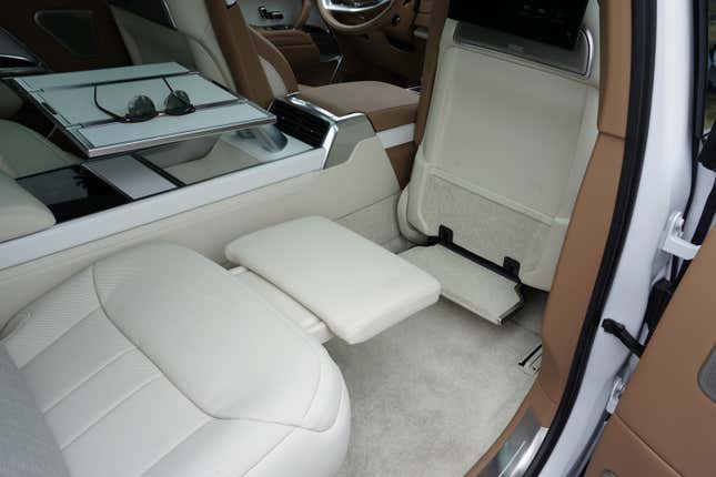 Image for article titled The New Range Rover Is All Things To Very Few Men