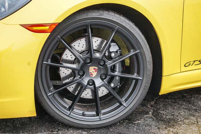 Black satin wheels with rear perforated steel brake discs on a yellow Porsche Cayman GTS 4.0 2022