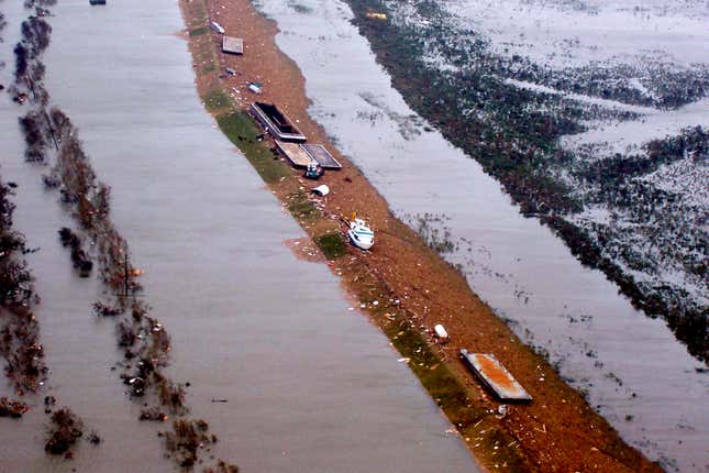 Image for article titled The destruction wrought by Hurricane Katrina, seen from the air