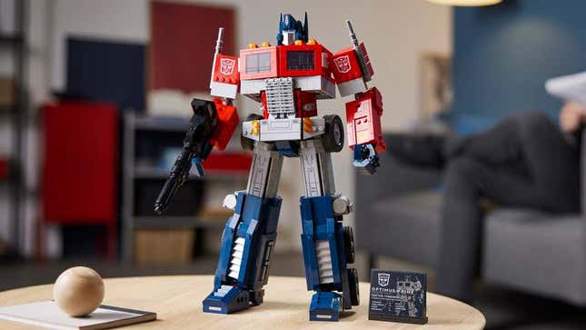 Imagen para el artículo titulado El nuevo Lego de Transformers tiene 1500 piezas y se puede transformar