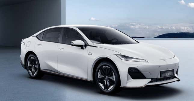 Imagen para el artículo titulado China ha lanzado un clon del Tesla Model 3 a un precio de 26K