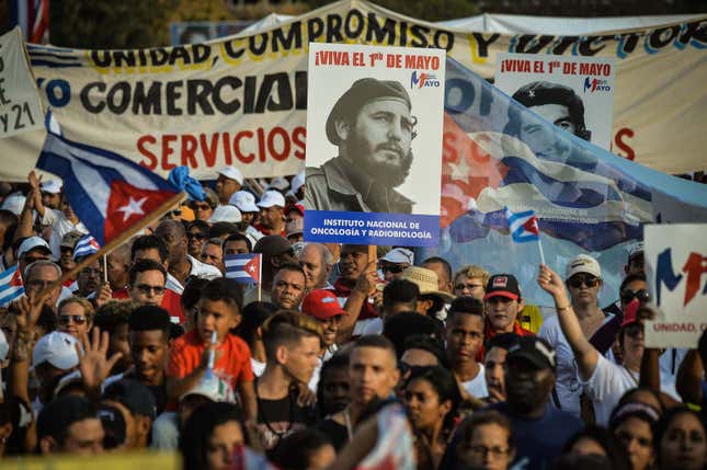 La multitud durante el mitin del Primero de Mayo en la Plaza de la Revolución en La Habana el 1 de mayo de 2018