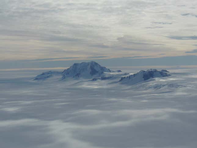 Image for article titled Aerial NASA photos reveal Antarctica’s most remote areas