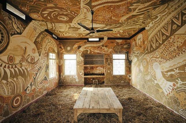 Image for article titled Japanese artists create stunning mud paintings on this Indian school’s walls—then wipe them off