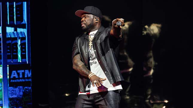 50 Cent displaying the correct way to give the audience the mic