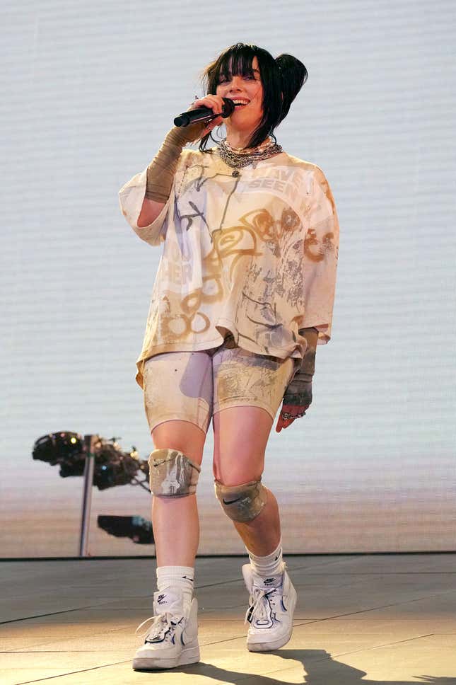 Image for article titled Coachella 2022: All the Fashion Hits and Flops