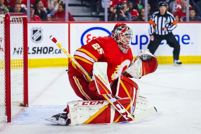 Mar 28, 2023; Calgary, Alberta, CAN; Calgary Flames goaltender Jacob Markstrom (25) guards his net against the Los Angeles Kings during the first period at Scotiabank Saddledome.