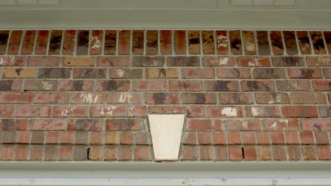 weep holes in brick home exterior