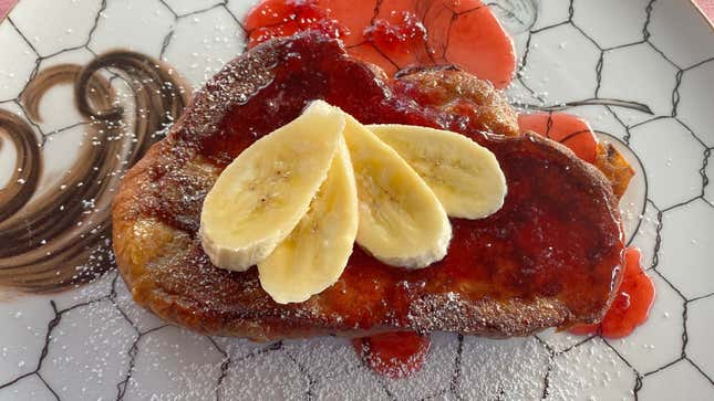 Image for article titled You Should Add a Banana to Your French Toast Batter
