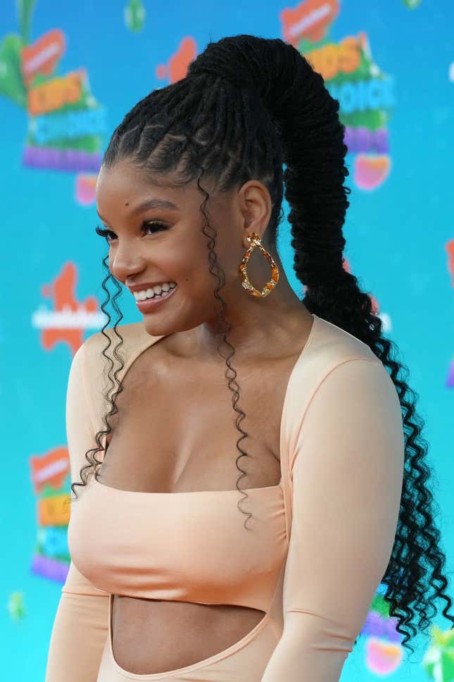 Image for article titled Even More, Ways Chloe and Halle Bailey&#39;s Locs Were Styled